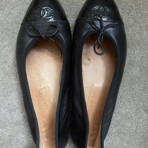 Chanel Interlocking CC Logo Ballet Flats